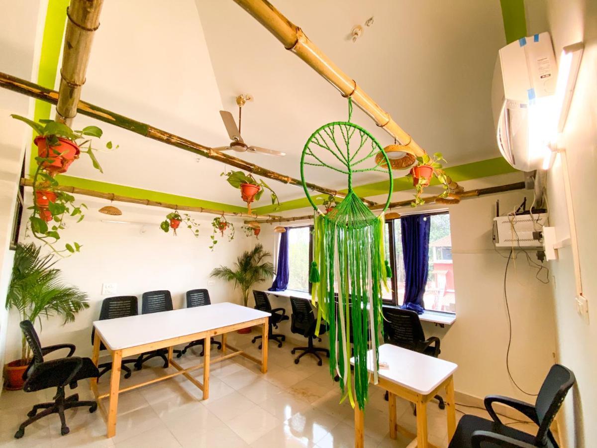 Nomadgao Vila Nova - Comfort, Great Views, Fast Wifi & Interesting People Anjuna Bagian luar foto