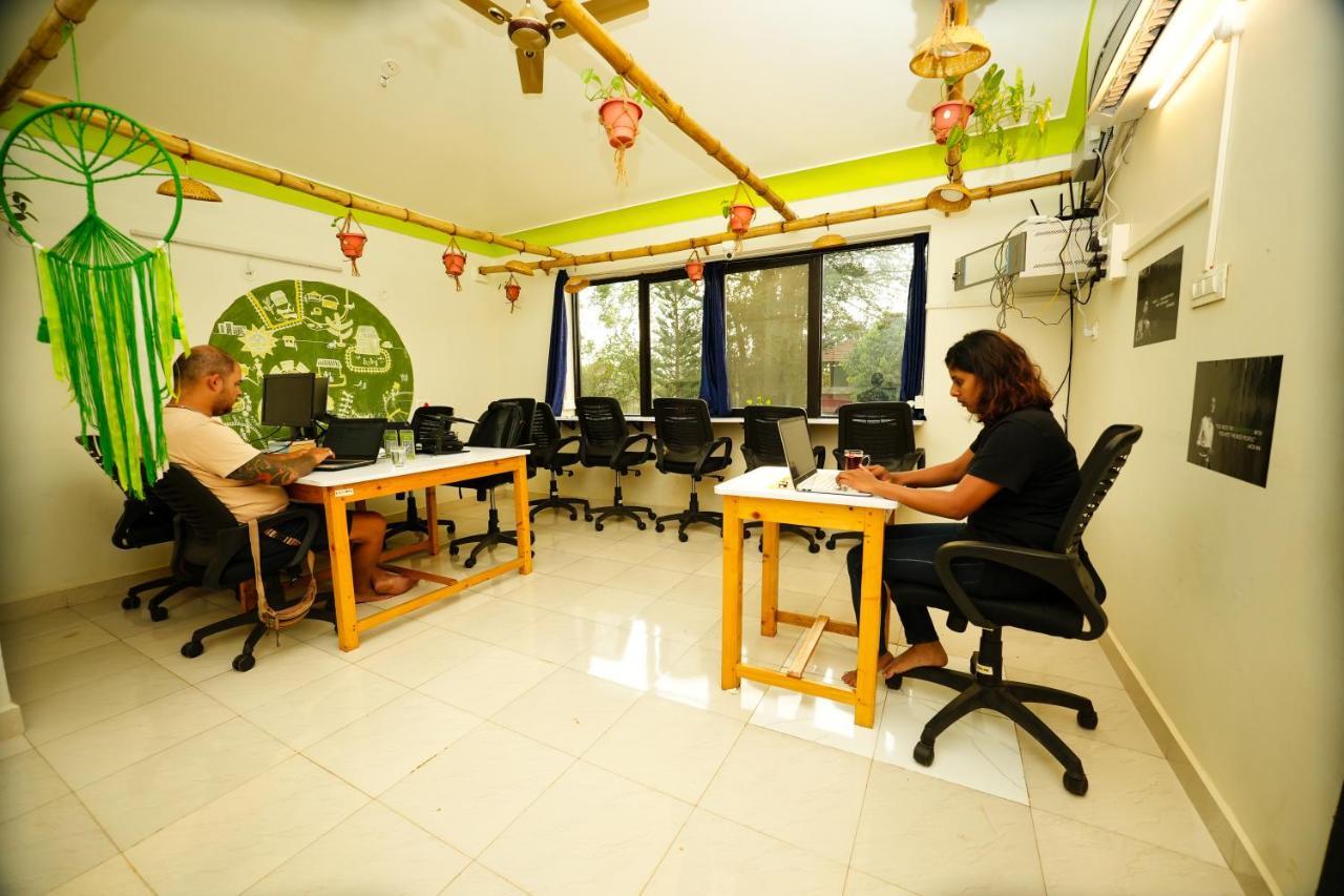 Nomadgao Vila Nova - Comfort, Great Views, Fast Wifi & Interesting People Anjuna Bagian luar foto