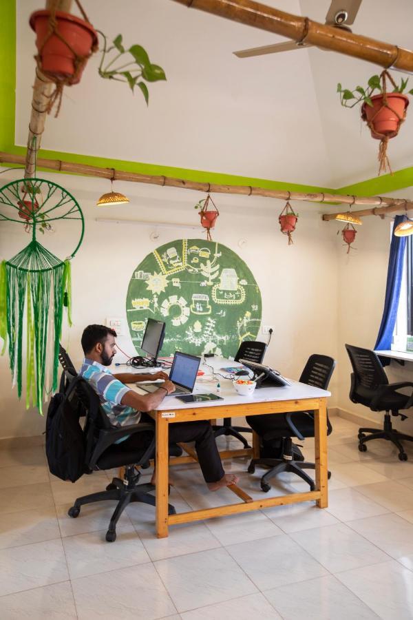 Nomadgao Vila Nova - Comfort, Great Views, Fast Wifi & Interesting People Anjuna Bagian luar foto